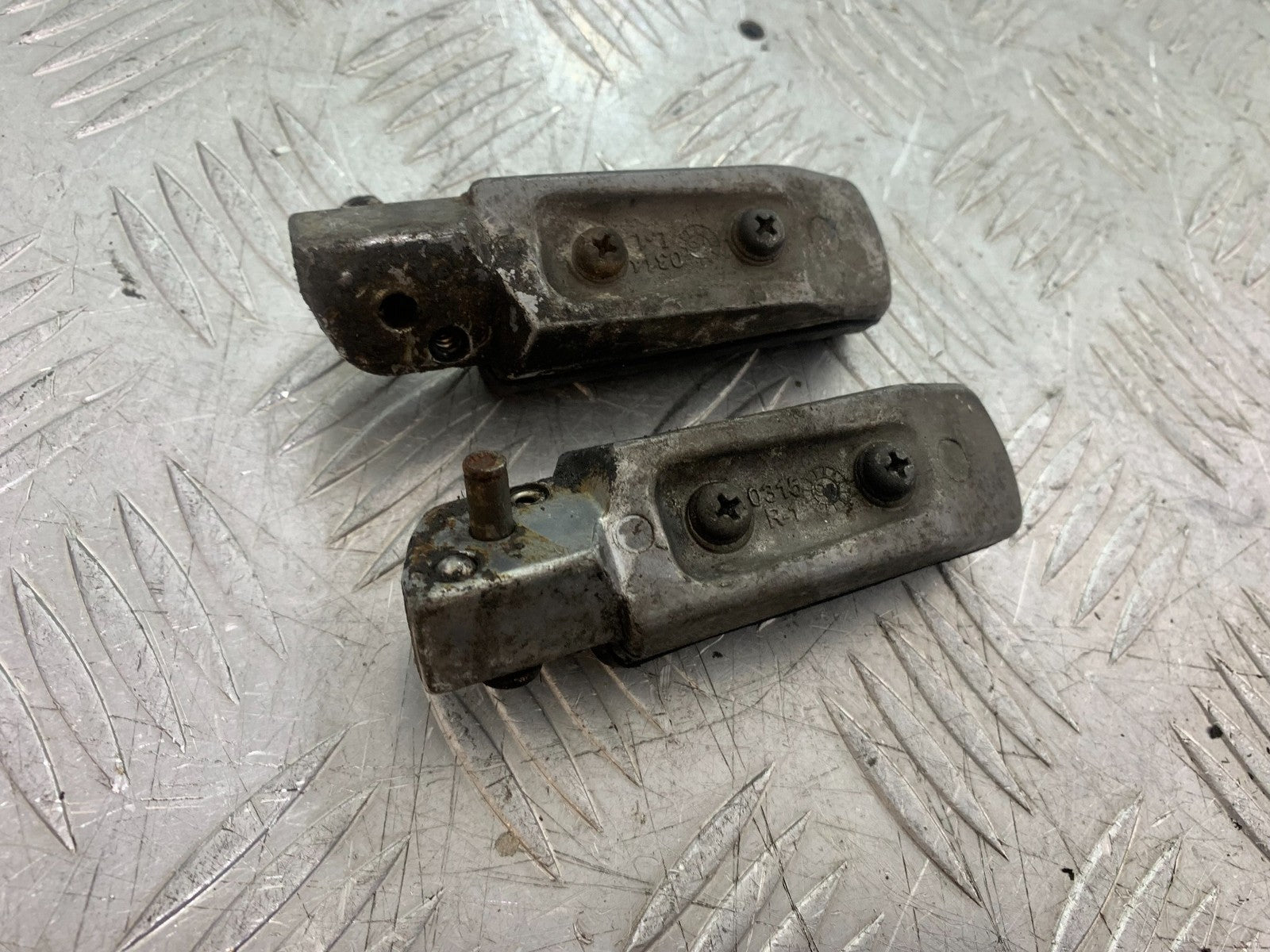 KAWASAKI 650 VERSYS REAR FOOTPEGS   YEAR 2015-2018 (CMB1288)