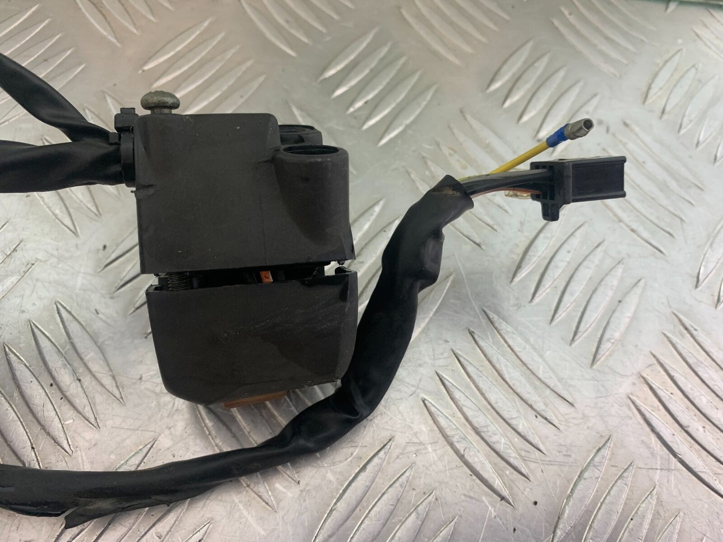 HERALD CLASSIC 125 RIGHT SWITCH GEAR  YEAR 2014 (CMB1058)