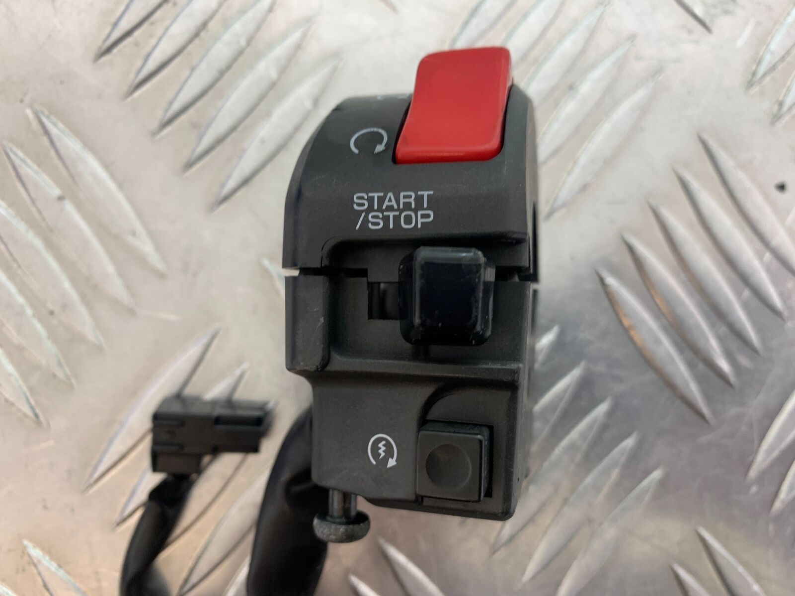 KAWASAKI ZX6R ZX6 R RIGHT SWITCH GEAR   YEAR 2007 2008 (CMB1002)