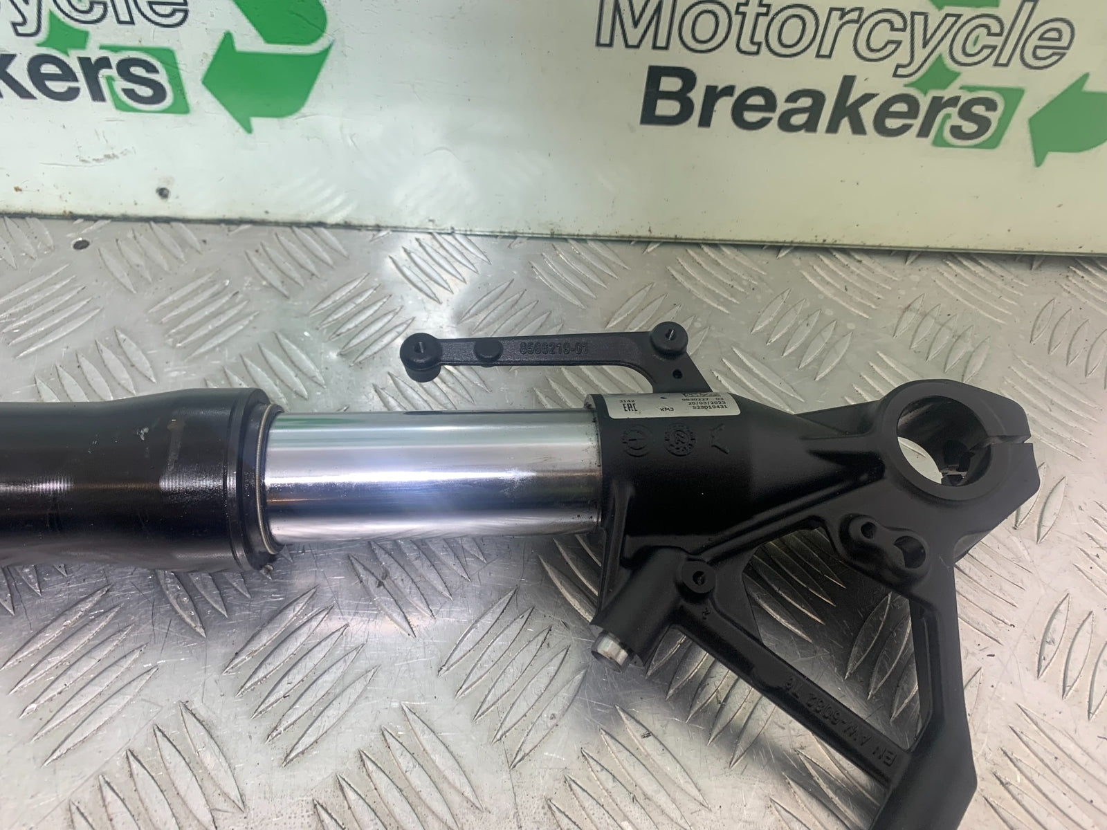 BMW M1000 R FORKS (BENT-DAMAGED)  YEAR 2023-2024 (CMB1140)