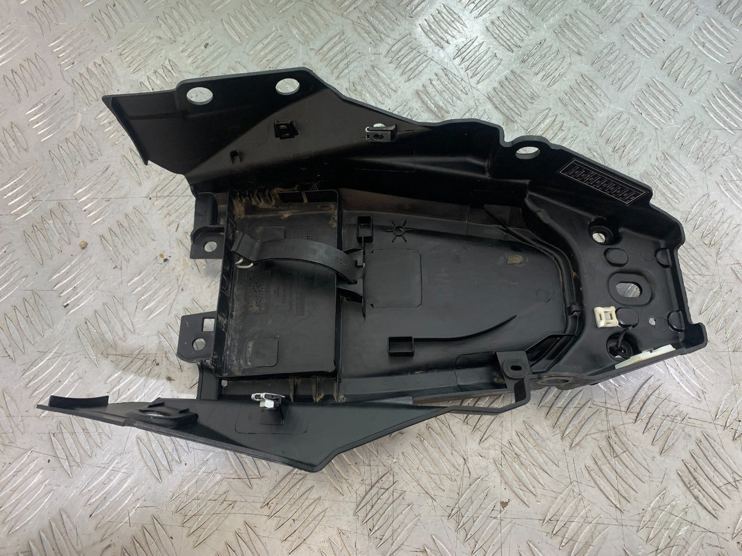 KTM 125 DUKE UNDERTRAY  YEAR 2018-2023 (CMB1185)