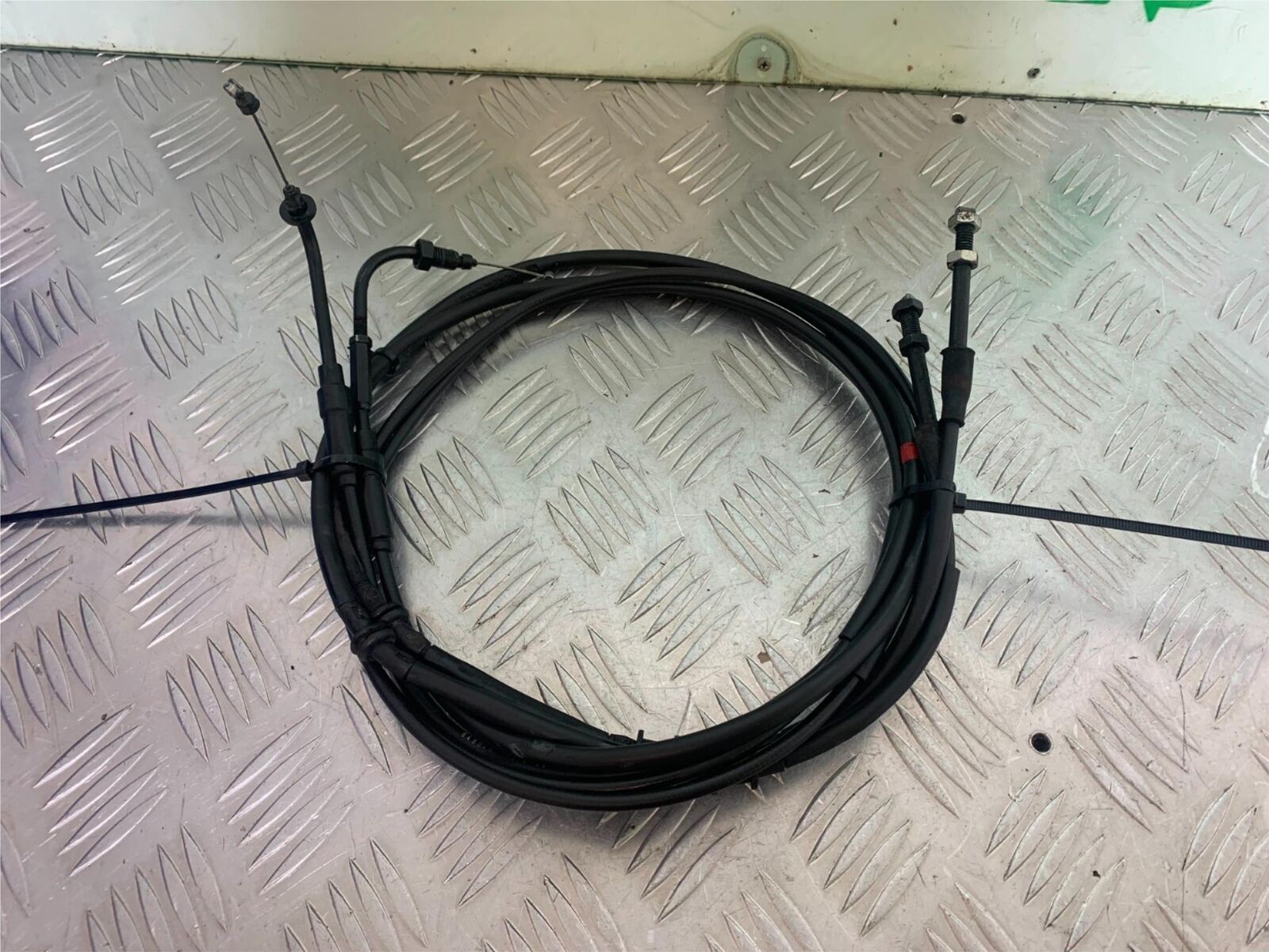 PIAGGIO VESPA GTS 300 THROTTLE CABLES  YEAR 2010 (CMB1062)