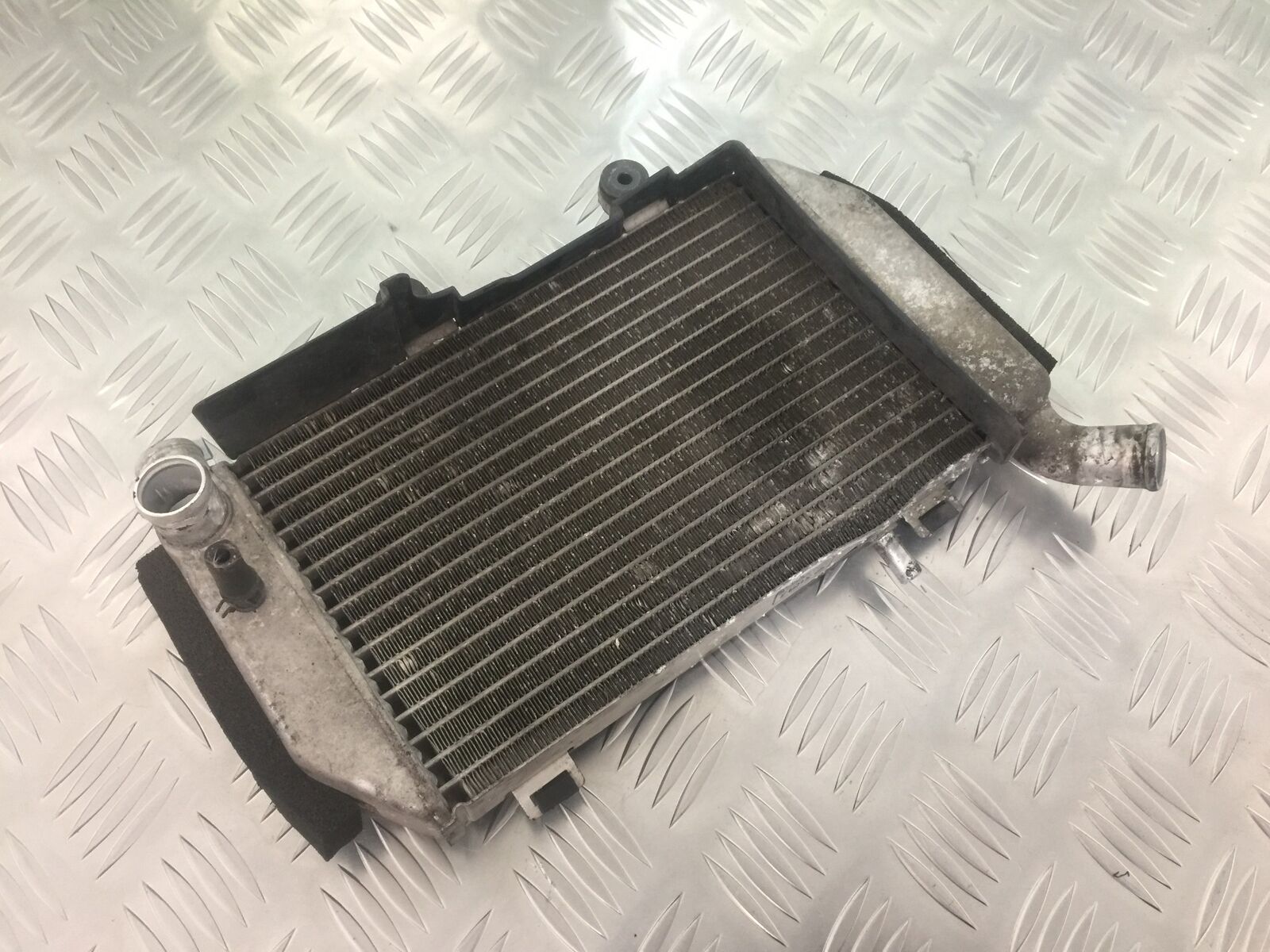 HONDA VFR800 VFR 800 V-TEC RIGHT RADIATOR  YEAR 2003 -2009 (STOCK 916)