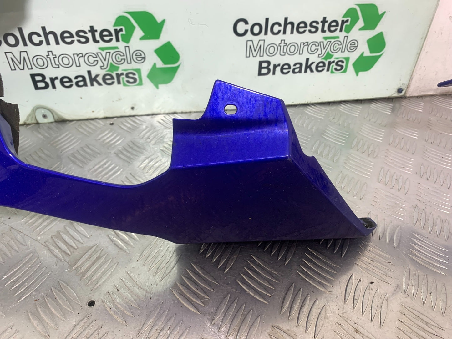 YAMAHA YZF R1 LEFT LOWER FAIRING PANEL   YEAR 2004-2006 (CMB1155)