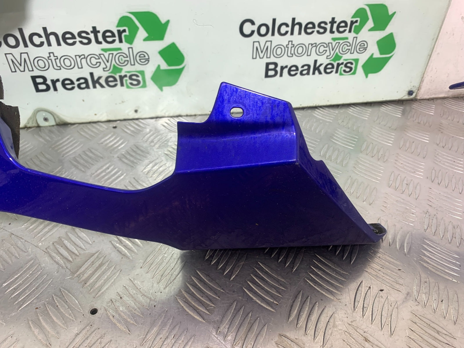 YAMAHA YZF R1 LEFT LOWER FAIRING PANEL   YEAR 2004-2006 (CMB1155)