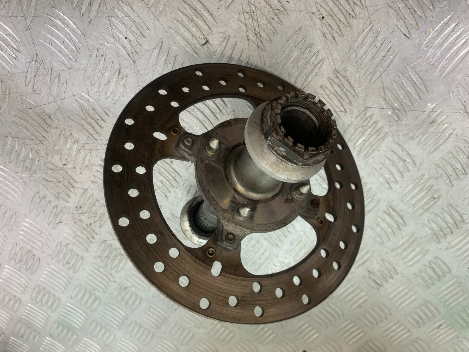 DUCATI 848 REAR DISC AND SPINDLE  YEAR 2008-2010 (CMB1323)