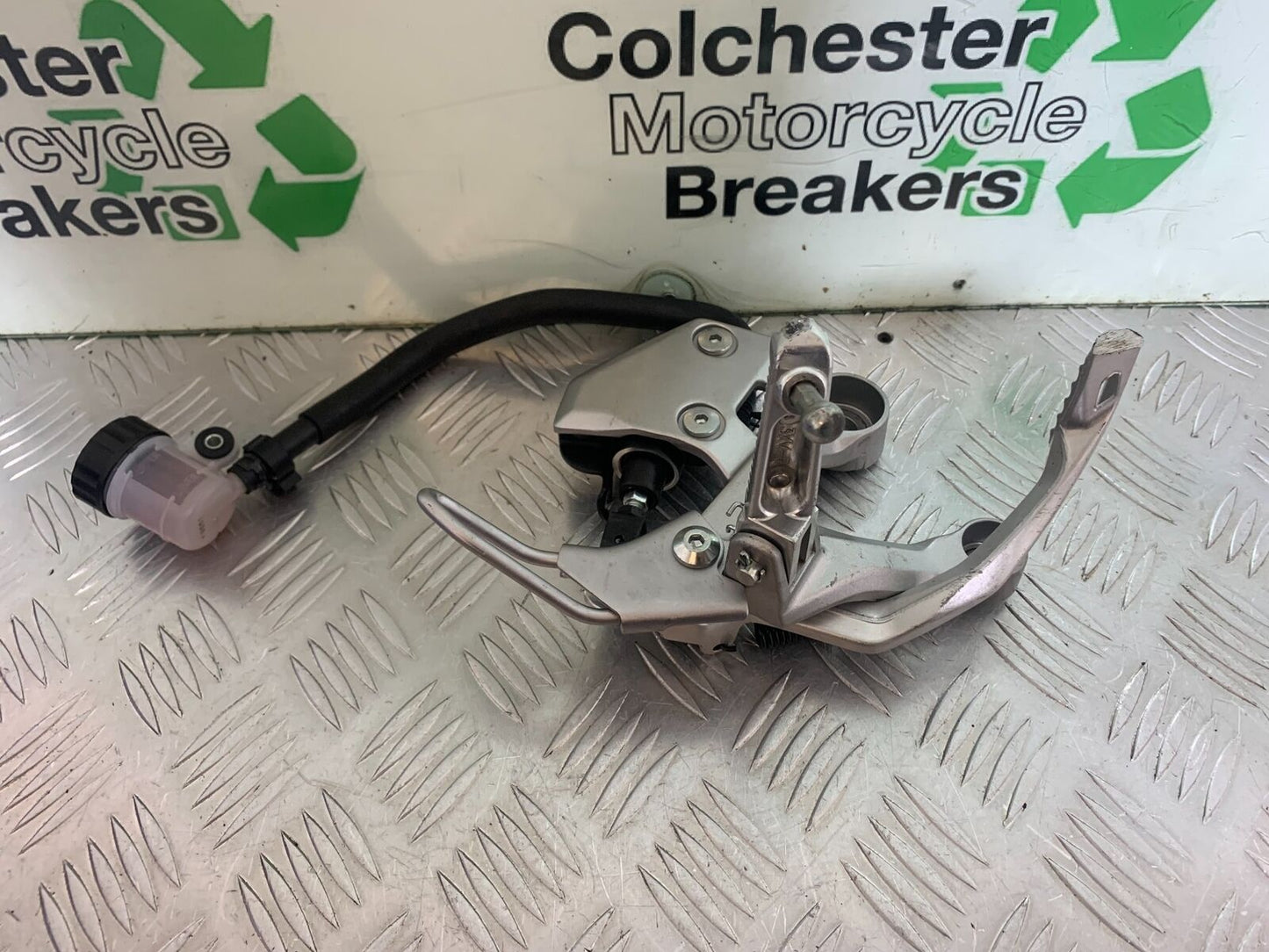 YAMAHA XSR900 XSR 900 FRONT RIGHT HANGER YEAR 2021-2022 (CMB1073)