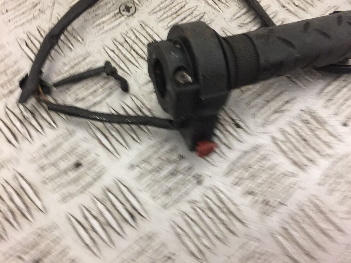 HONDA CBR125 CBR 125 TWIST GRIP AND SWITCH GEAR   YEAR 2004-06  (STOCK 523)