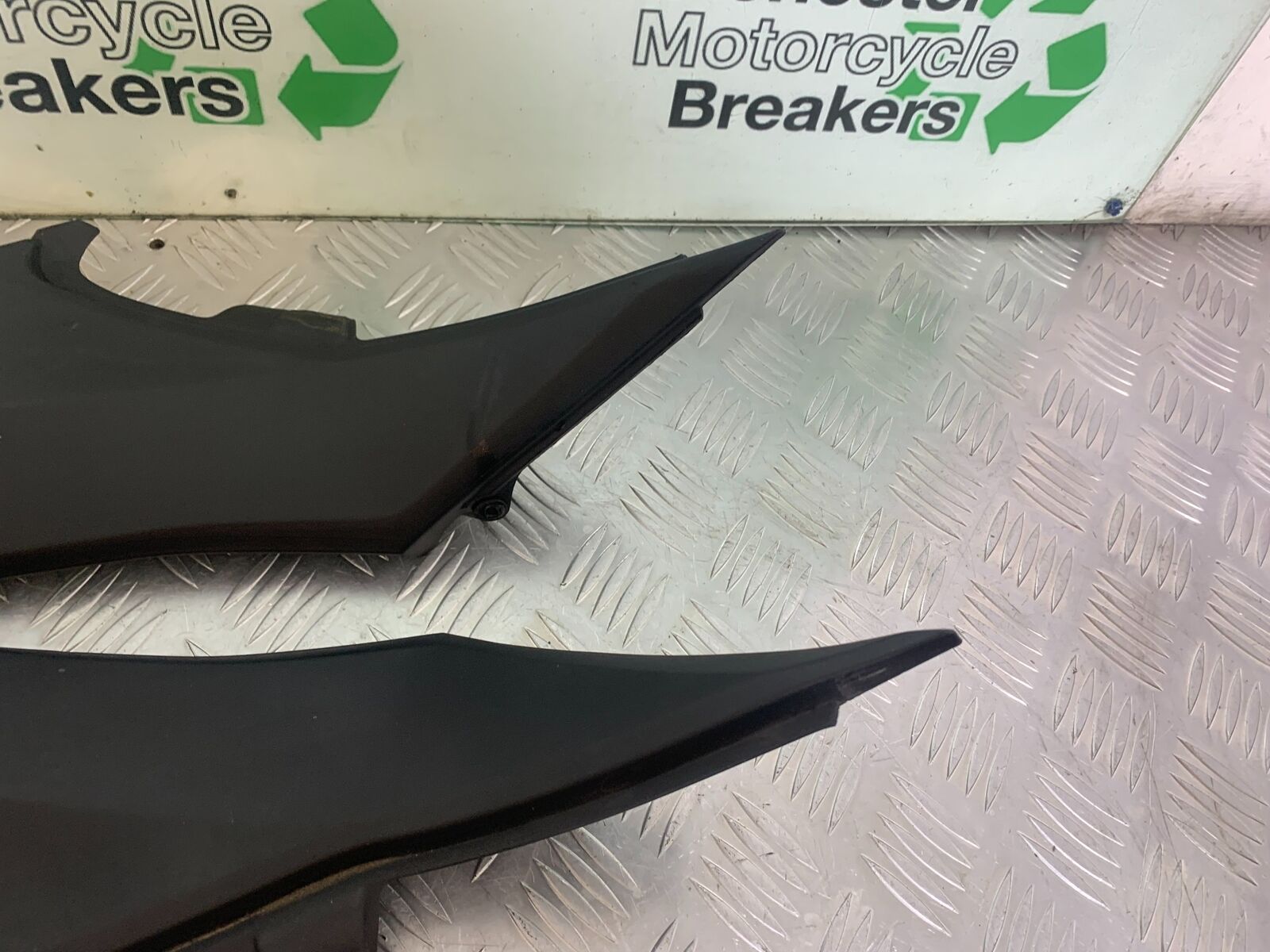 KAWASAKI Z800 Z 800 LEFT AND RIGHT INFILL PANELS   YEAR 2013-2017 (CMB1059)