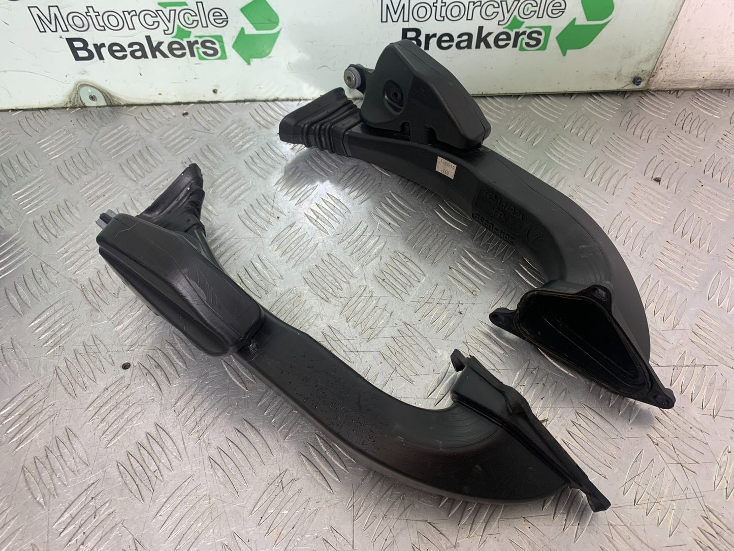 DUCATI 1198 S AIR TUBES  YEAR 2009-2011 (CMB1219)