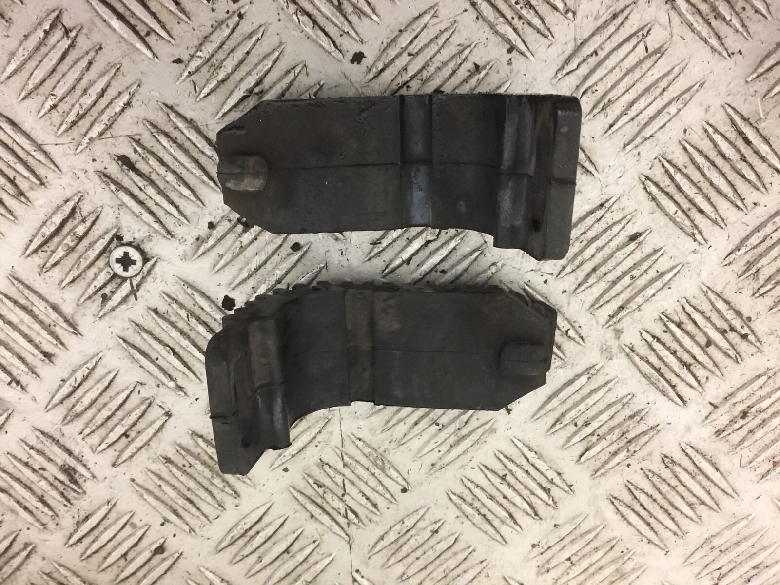 HONDA VT1100 C SHADOW TANK RUBBERS  YEAR 1987-1996  (STOCK 540)