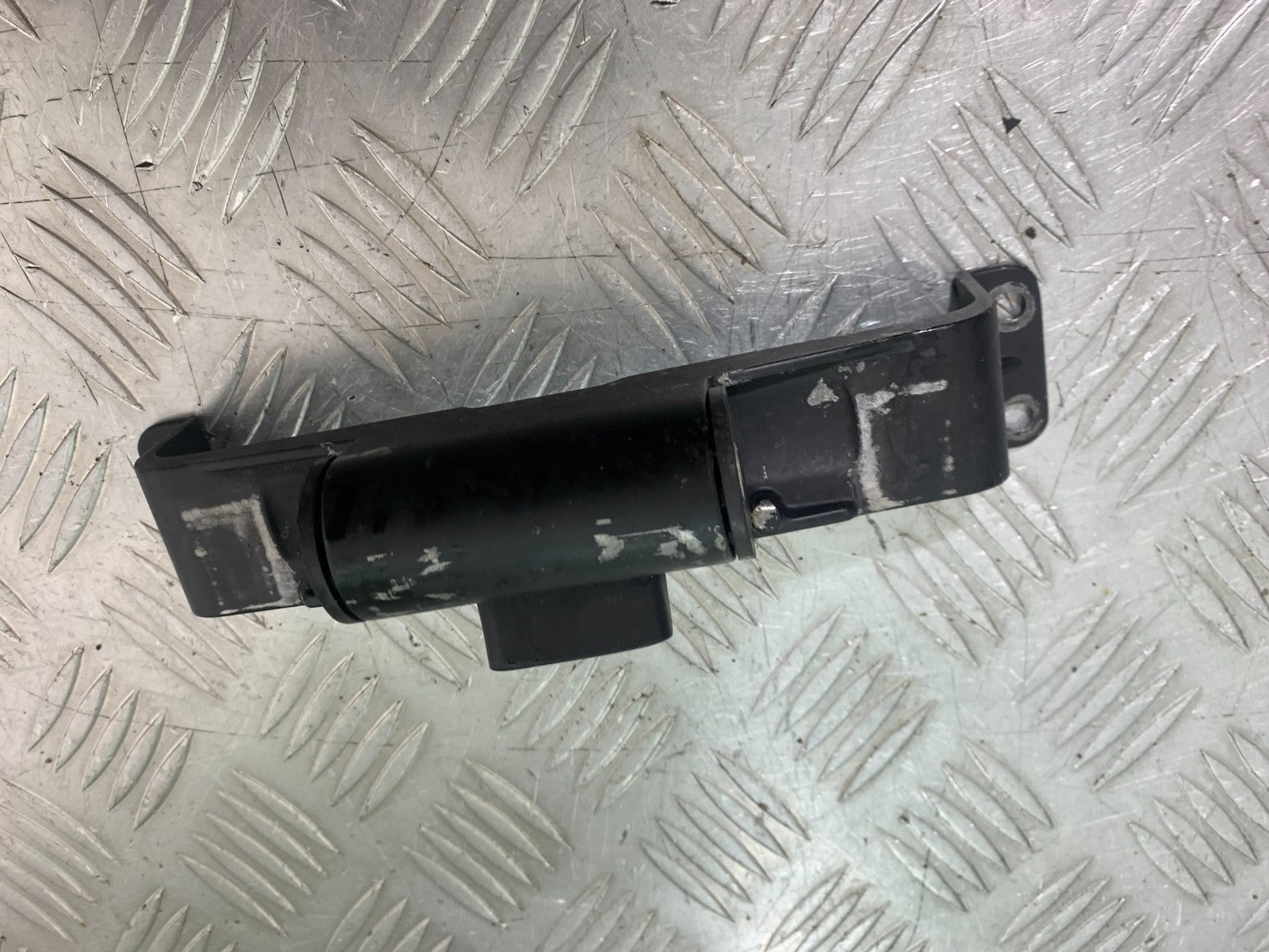 YAMAHA YZF R1 4C8 PETROL TANK BRACKET YEAR 2007-2008 (CMB1237)