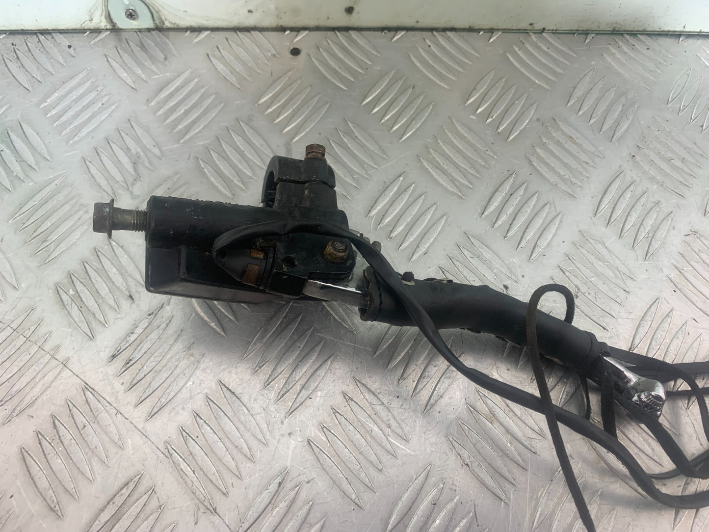 YAMAHA XV535 XV 535 VIRAGO FRONT BRAKE MASTER CYLINDER   YEAR 1994-02 (CMB1139)