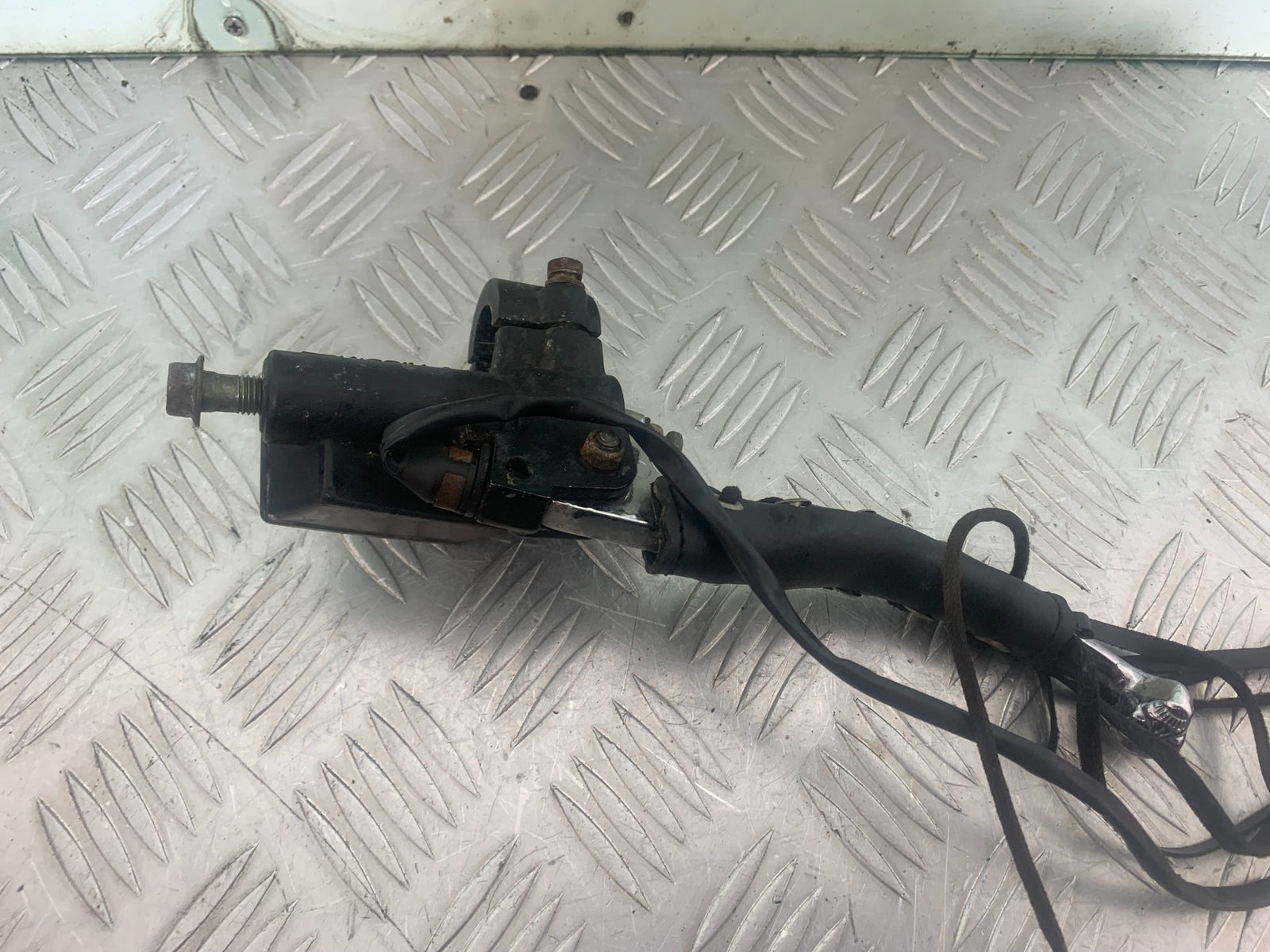 YAMAHA XV535 XV 535 VIRAGO FRONT BRAKE MASTER CYLINDER   YEAR 1994-02 (CMB1139)