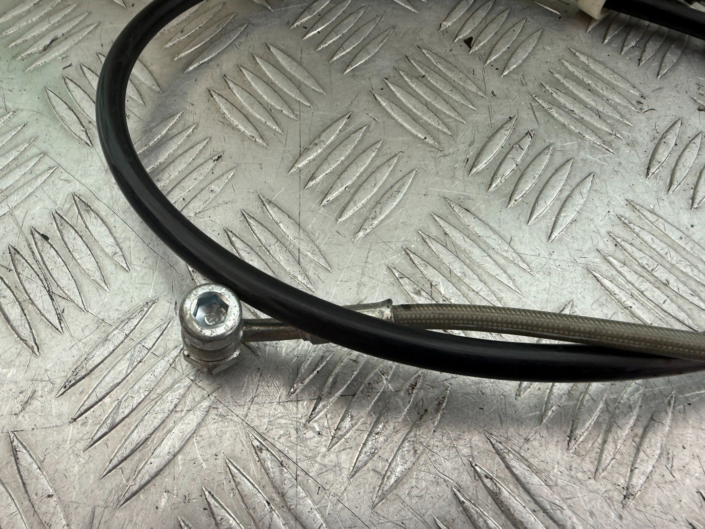 YAMAHA XT660 OEM FRONT BRAKE HOSE LINE YEAR 2004-2016 CMB1318