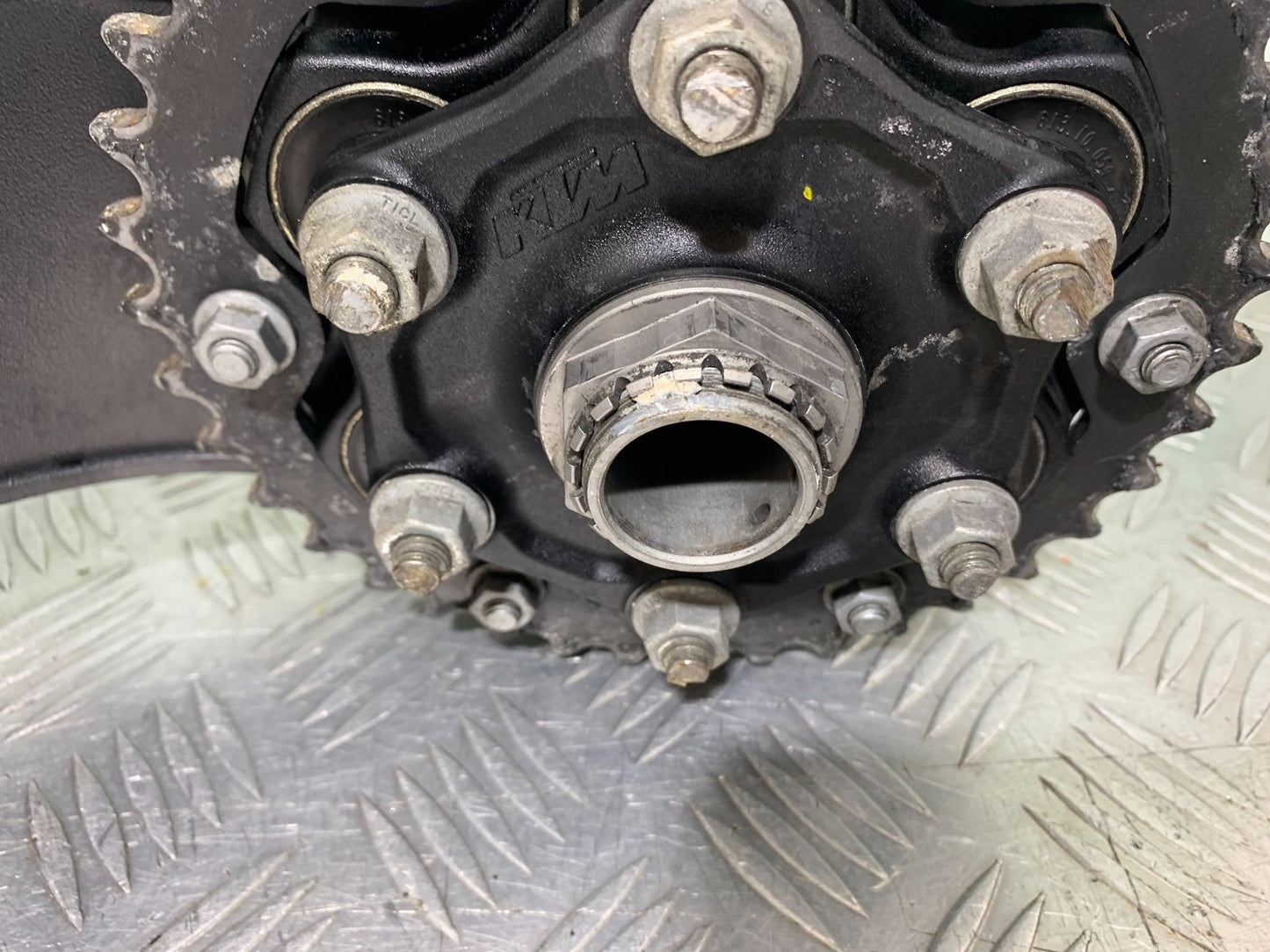 KTM 1290 SUPER DUKE R SWINGARM HUB CARRIER DISC YEAR 2020-2024 (CMB1272)