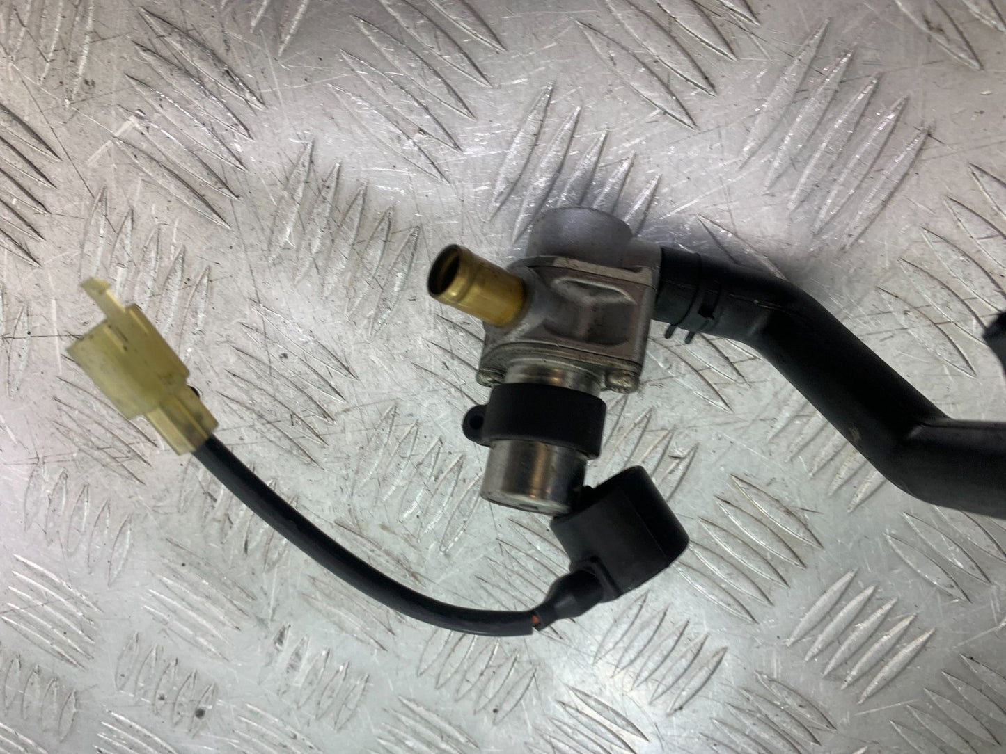 TRIUMPH 1050 SPRINT ST AIR VALVE  2003-2011 (CMB1285)