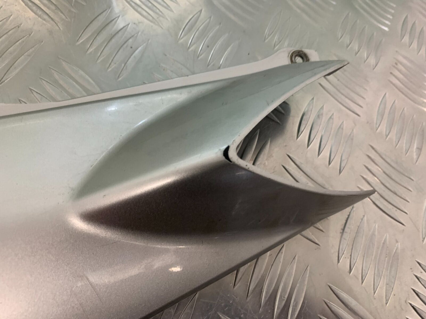 YAMAHA FJR1300 FJR 1300 LEFT SEAT PANEL  YEAR 2001-05 (STOCK 946)