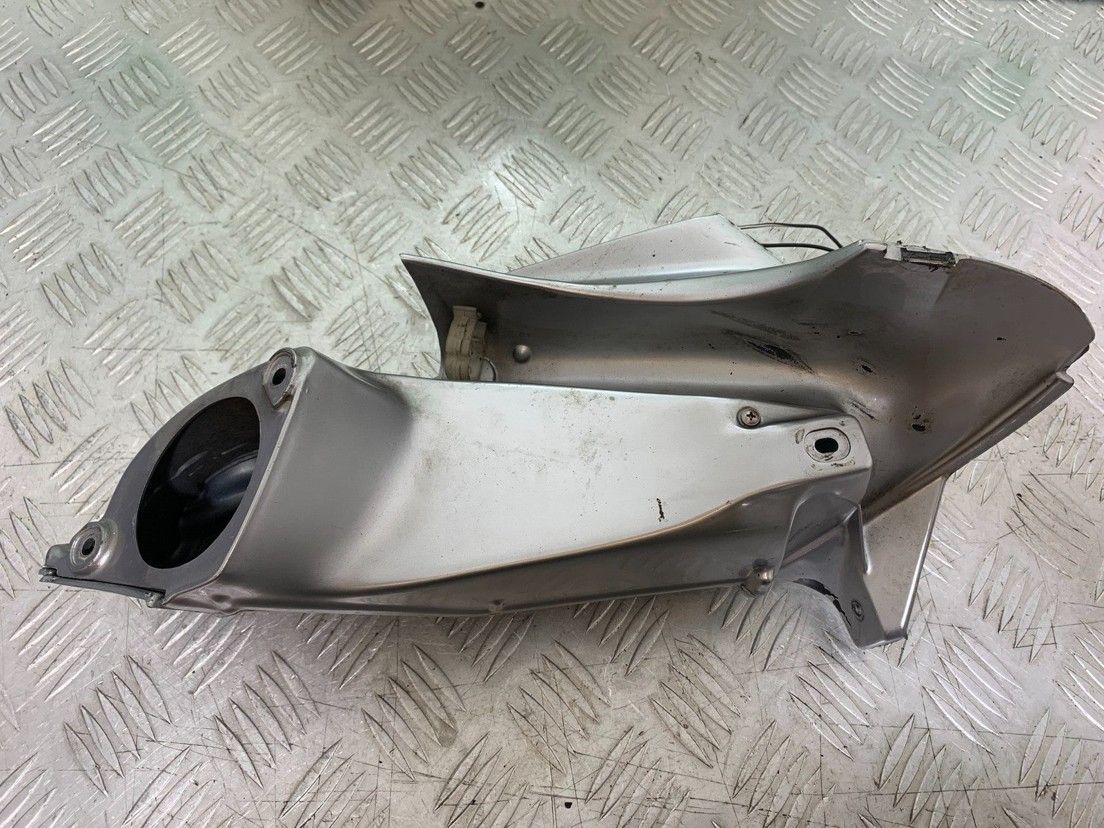 APRILIA RSV1000 RSV 1000 MILLE RIGHT AIR TUBE   1998- 2003 (CMB1184)
