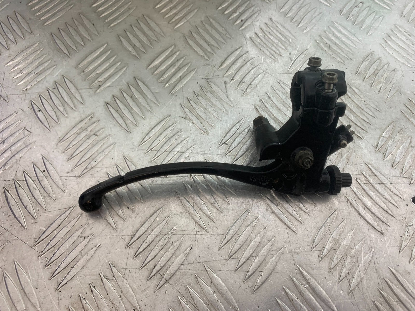 BENELLI BN125 BN 125 CLUTCH LEVER AND BRACKET  YEAR 2018-2021 (CMB1245)