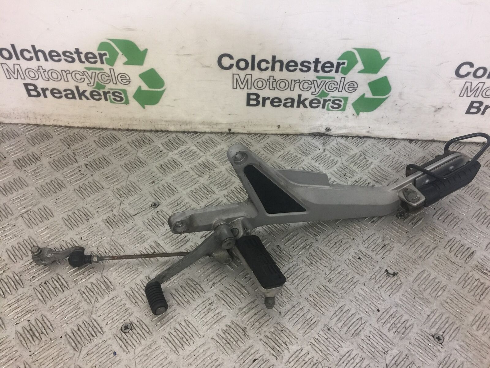 HONDA CB900 CB 900 HORNET LEFT HANGER  YEAR 2002-06 (STOCK 633)