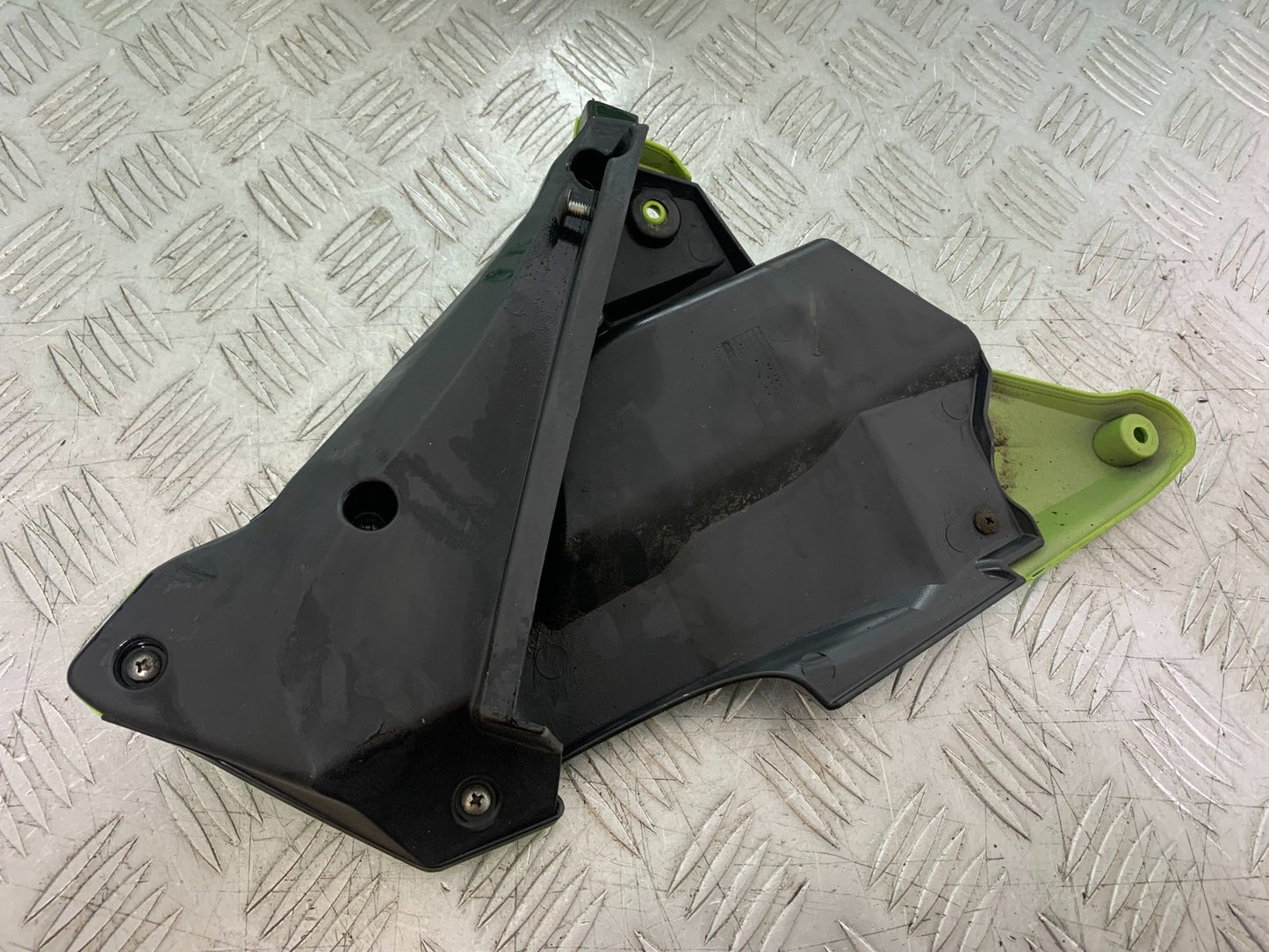 BENELLI BN125 BN 125 LEFT SIDE FAIRING PANEL   YEAR 2018-2021 (CMB1245)