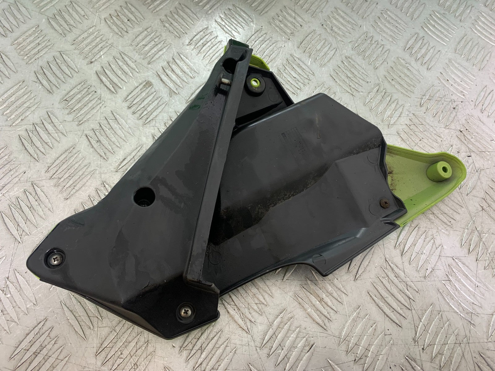 BENELLI BN125 BN 125 LEFT SIDE FAIRING PANEL   YEAR 2018-2021 (CMB1245)