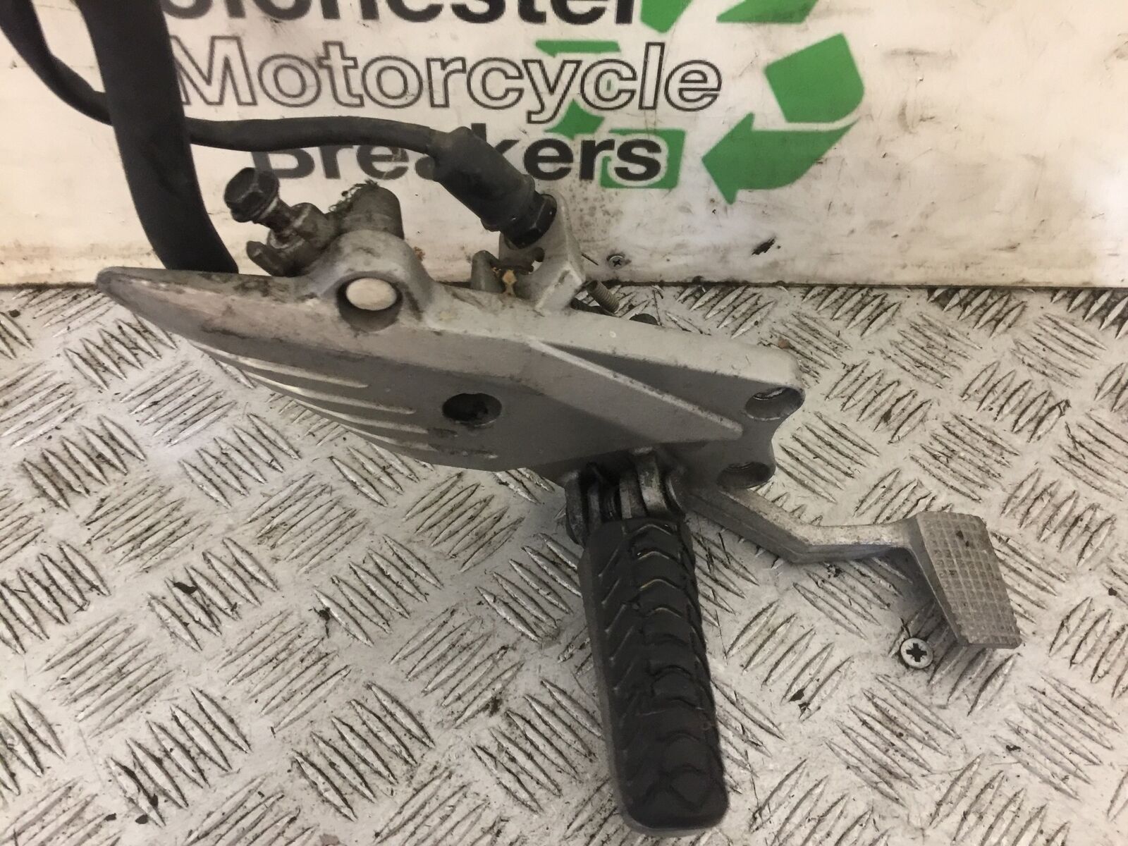 KAWASAKI GTR1400 GTR 1400 FRONT RIGHT HANGER   YEAR 2010 (STOCK 716)