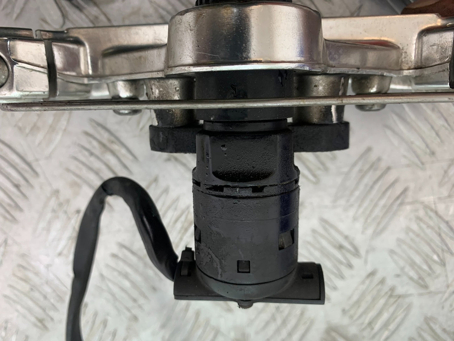 TRIUMPH SPEED TRIPLE R 1050 LOCKSET AND KEYS   2009 (CMB1183)
