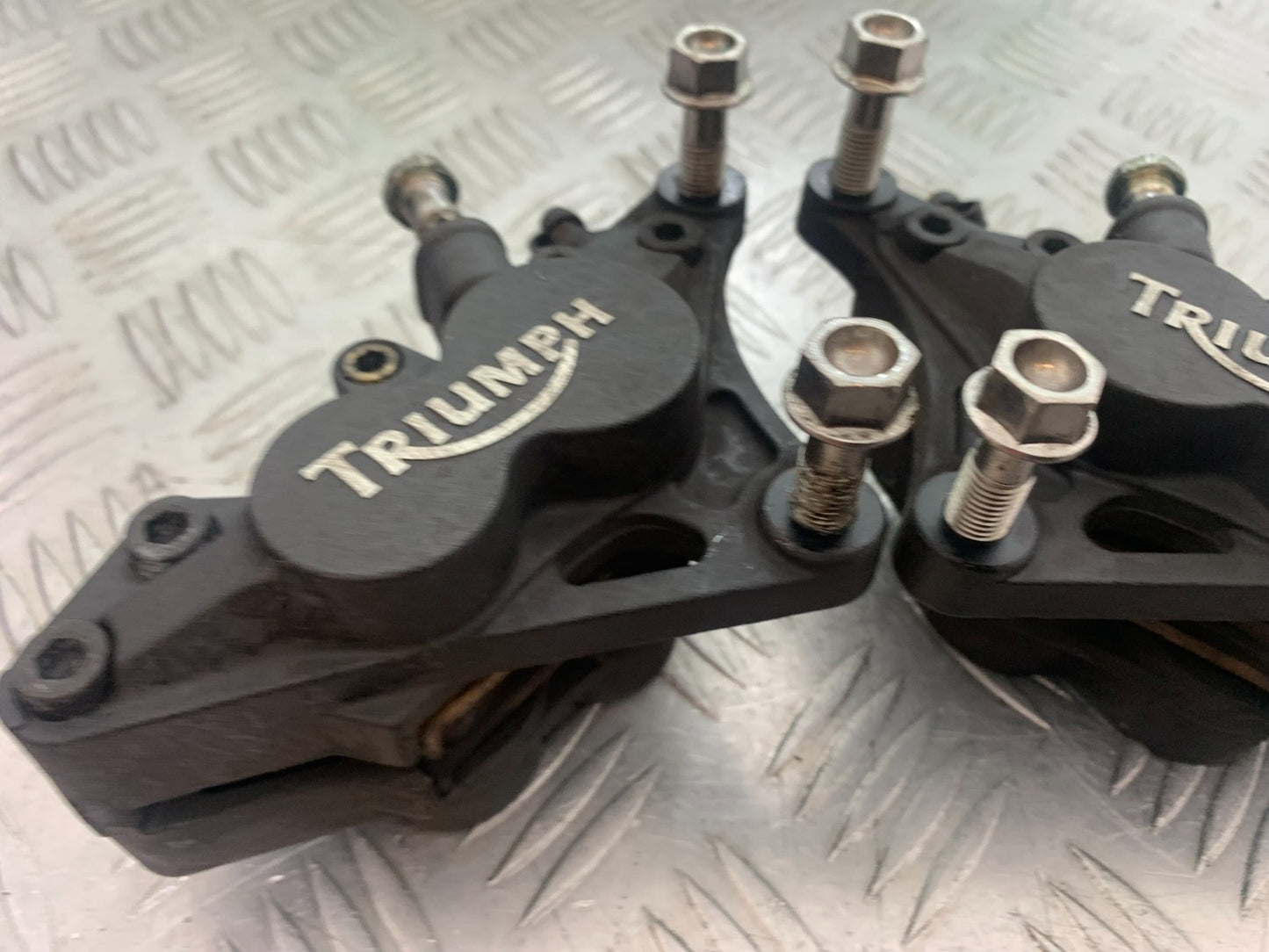 TRIUMPH 955i SPRINT ST FRONT BRAKE CALIPERS  1999-2004 (CMB1176)