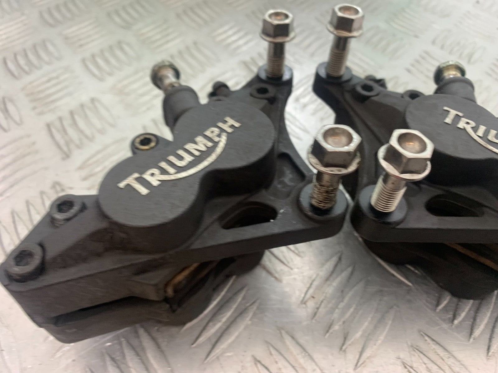 TRIUMPH 955i SPRINT ST FRONT BRAKE CALIPERS  1999-2004 (CMB1176)