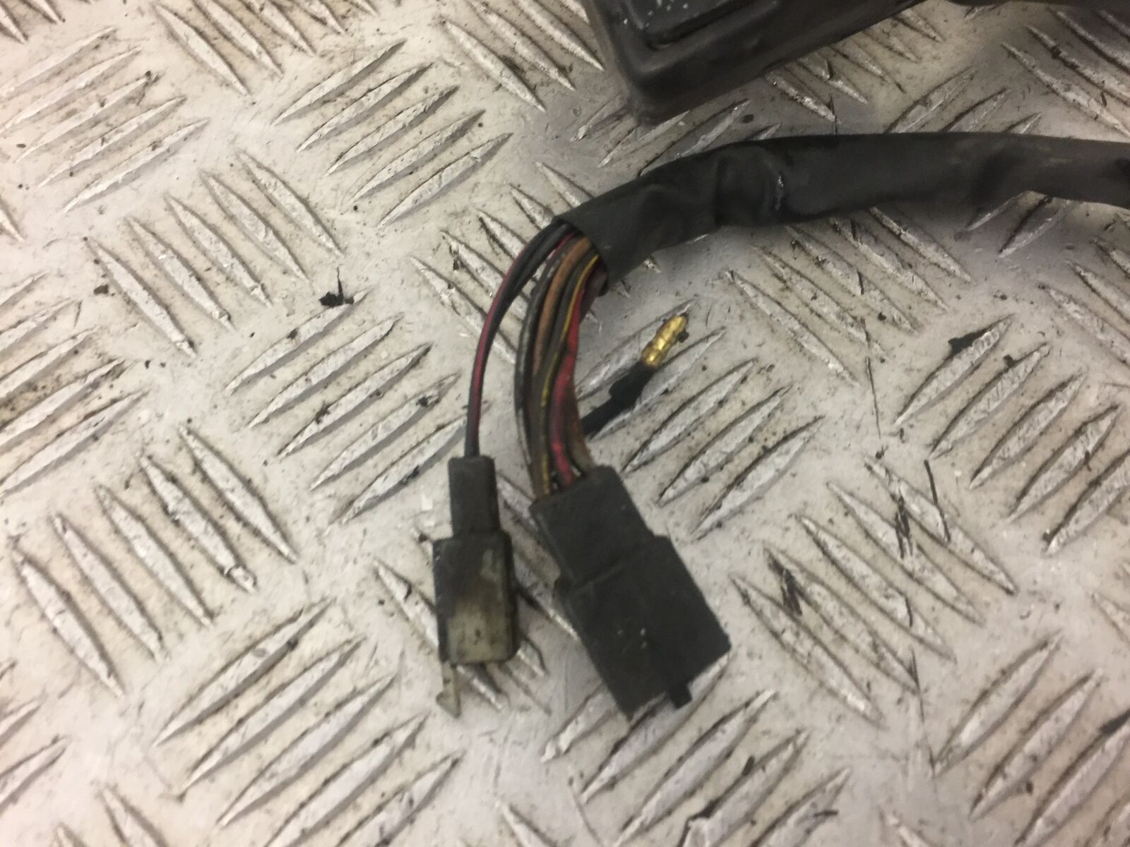 KAWASAKI ZX6R ZX636 LEFT SWITCH GEAR YEAR 2002  (STOCK 484)