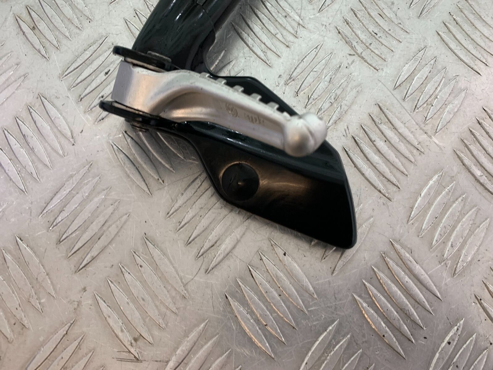 APRILIA SL750 SL 750 SHIVER LEFT REAR HANGER AND PEG   YEAR 2012 (CMB1074)