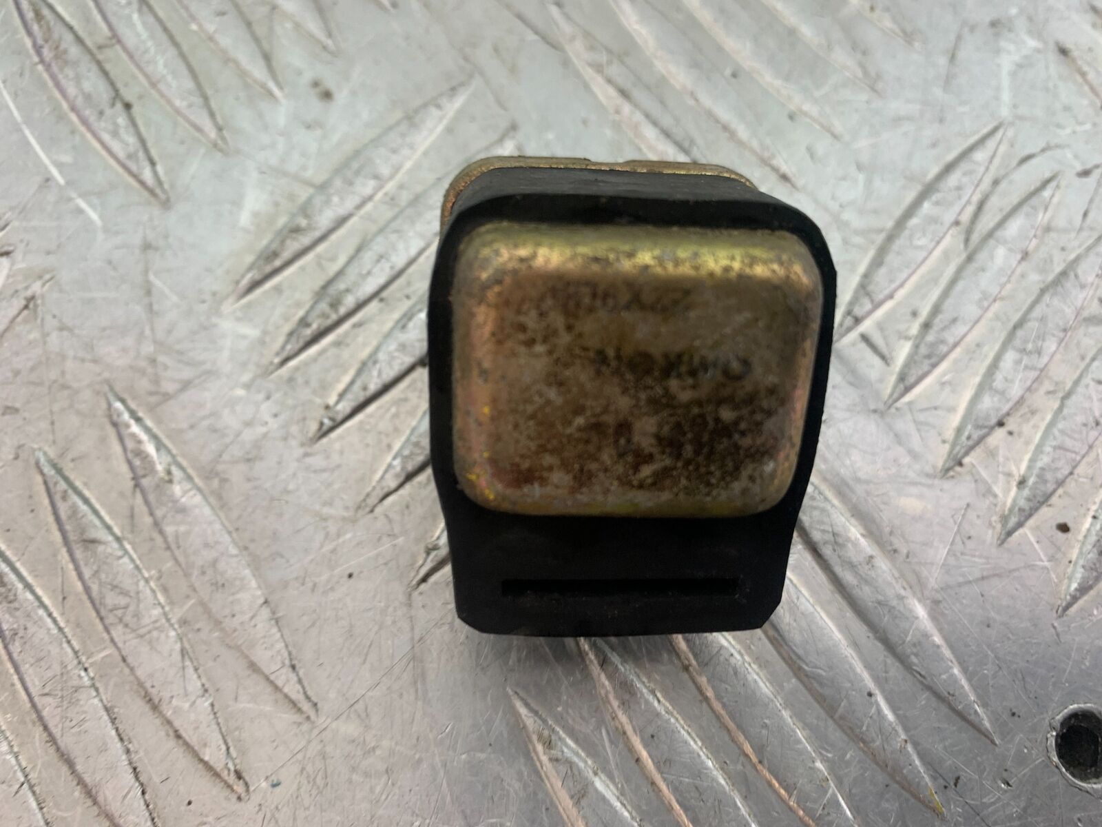 YAMAHA XS1100 MIDNIGHT SPECIAL 4 PIN RELAY YEAR 1980-1982 (CMB1122)