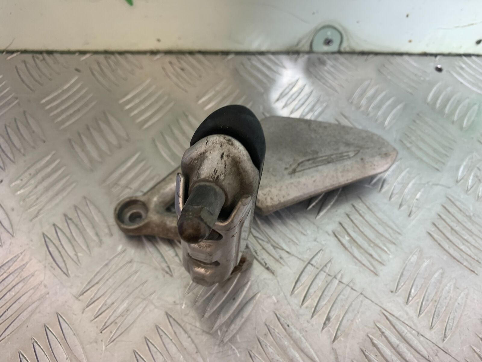 HONDA CBR650 F CBR 650F FRONT LEFT HANGER YEAR 2014-17  (CMB1130)