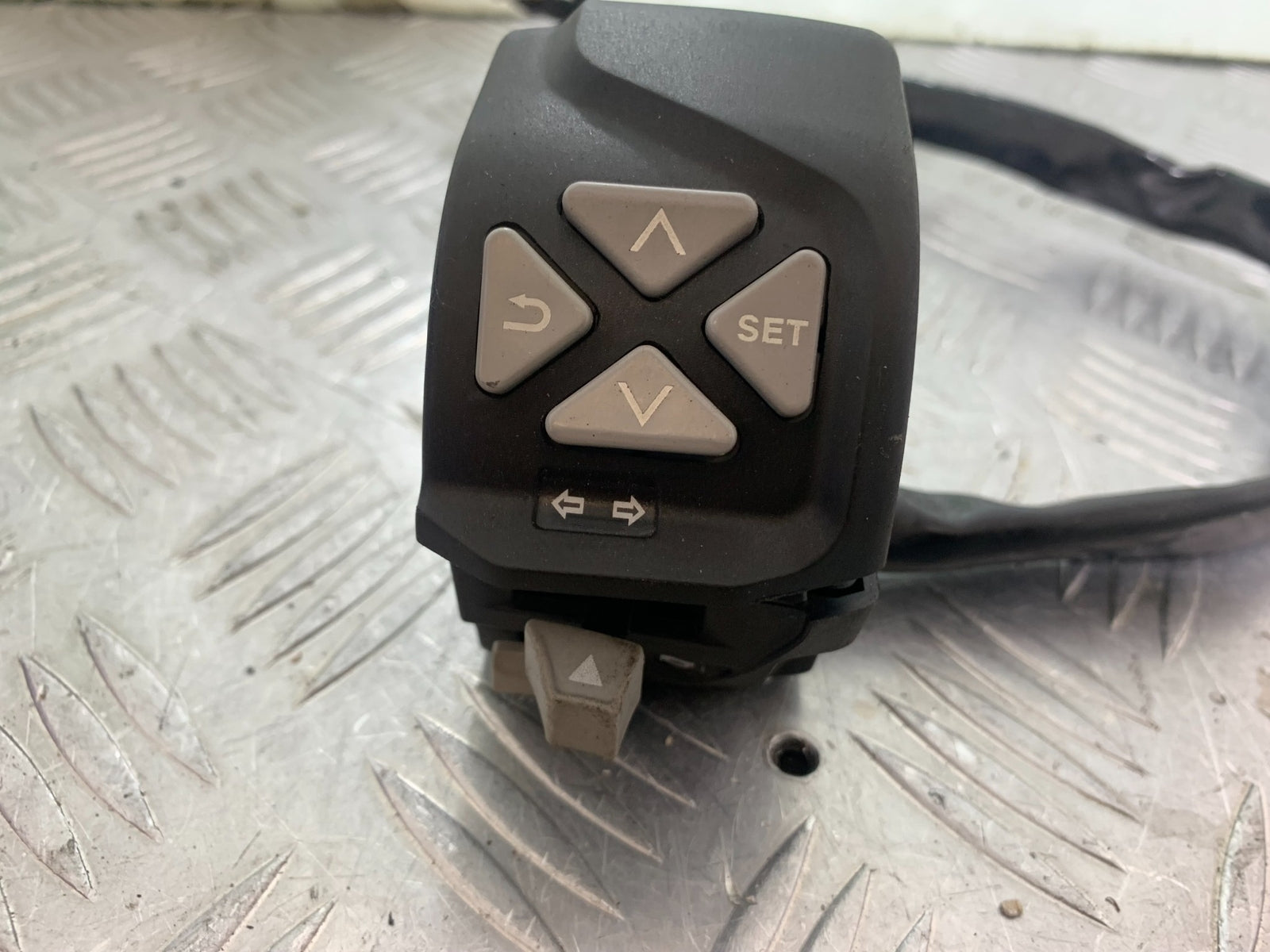 KTM 790 DUKE LEFT SWITCH GEAR  YEAR 2018-2021  (CMB11150)