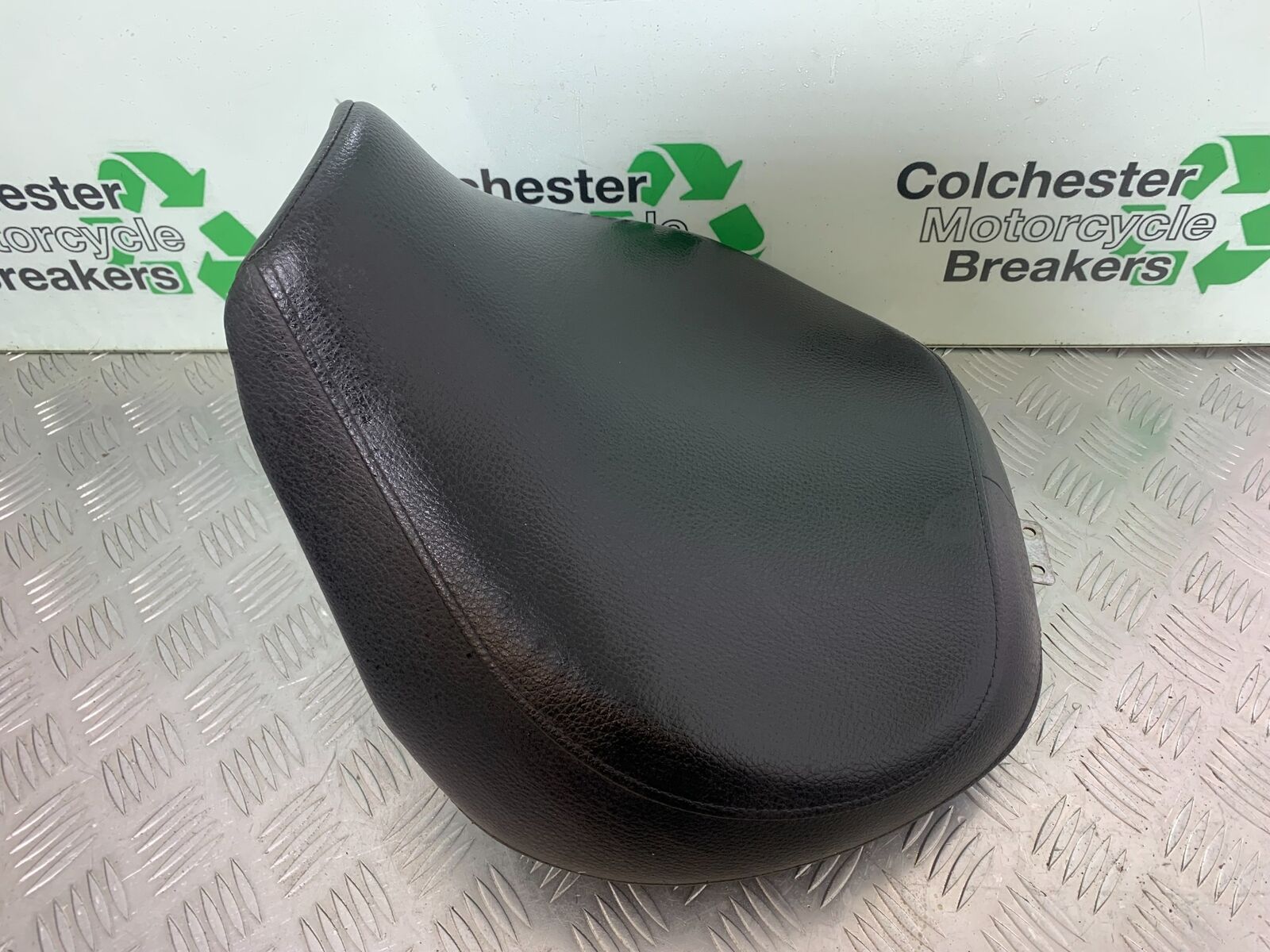 SUZUKI INTRUDER VL800 C800 FRONT SEAT  YEAR 2012-16 (CMB1039)