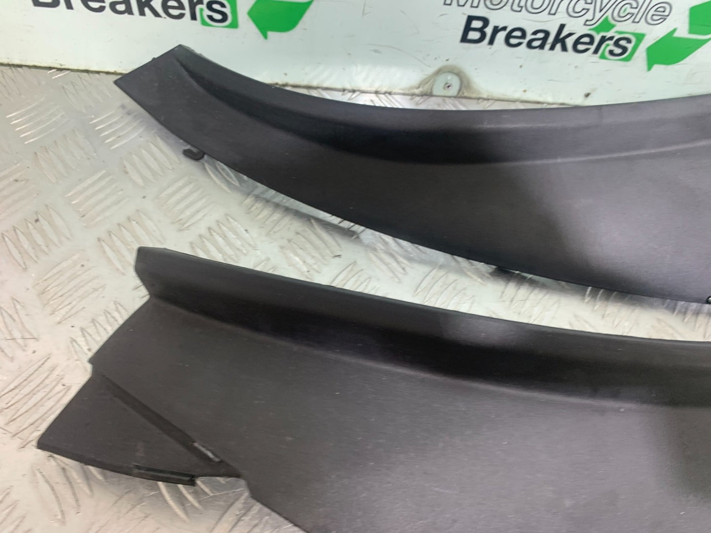PIAGGIO MP3 250 ie LEFT AND RIGHT SIDE PANELS   YEAR 2007 (CMB1307)