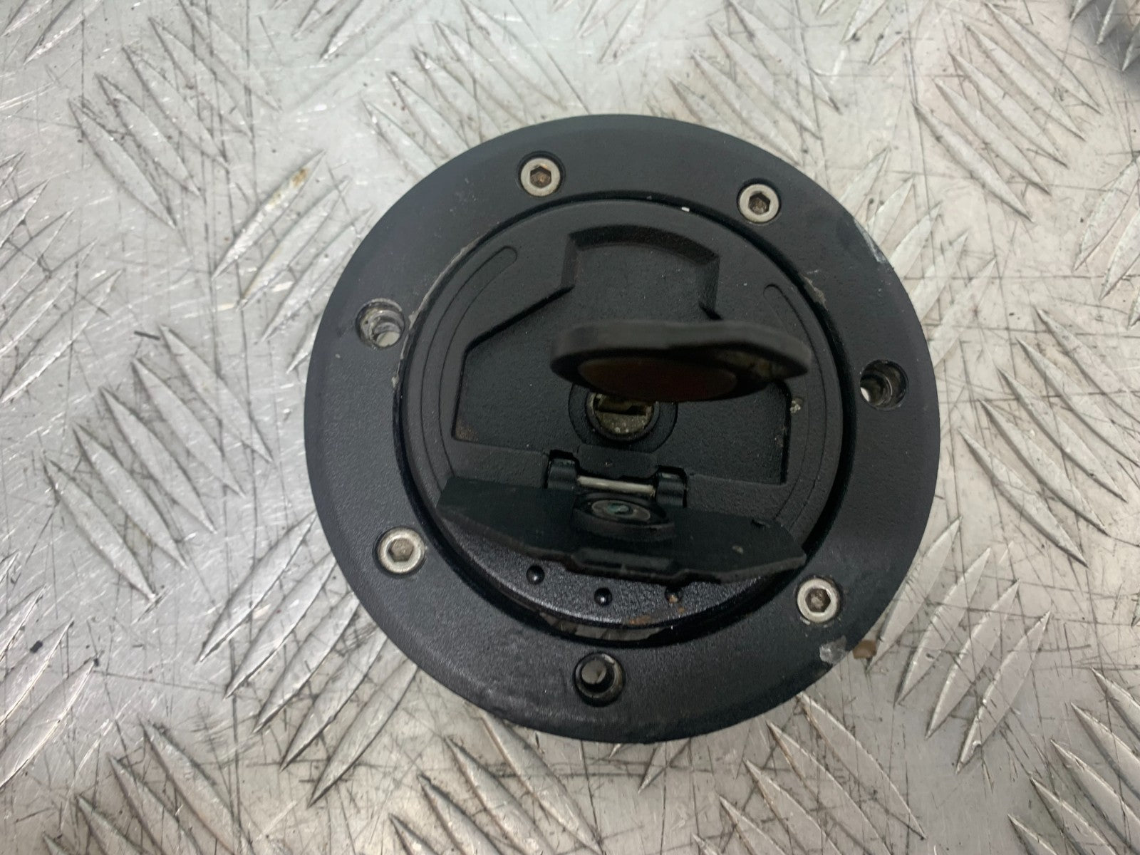 ROYAL ENFIELD HIMALAYAN 411 PETROL CAP AND KEY  YEAR 2018-2023 (CMB1322)