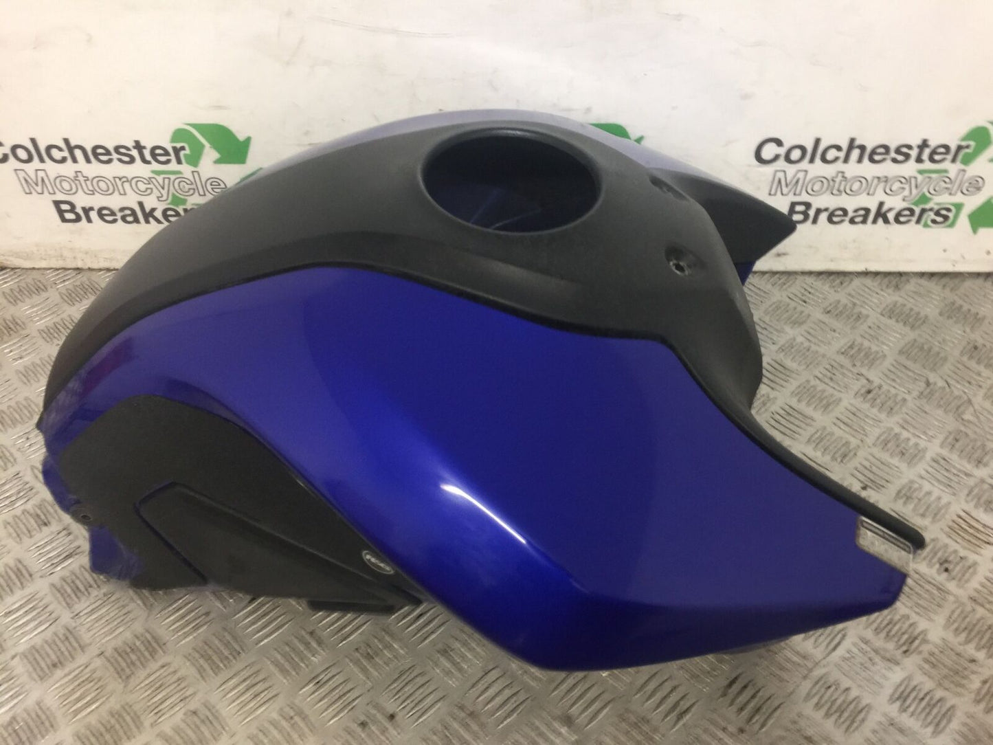 YAMAHA MT07 MT-07 TRACER PETROL TANK COVER  YEAR 2016 (STOCK 642)