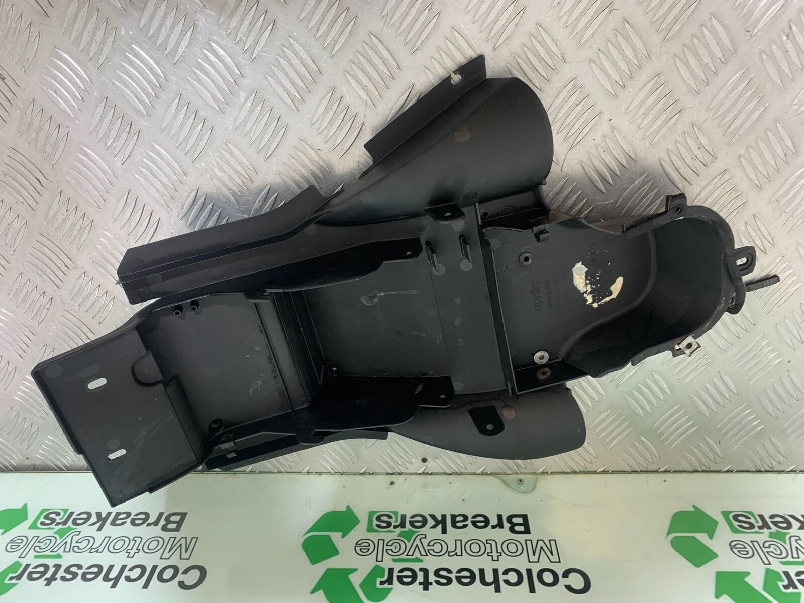 APRILIA FUTURA RST 1000 UNDERTRAY  YEAR 2001-2005 (CMB1033)