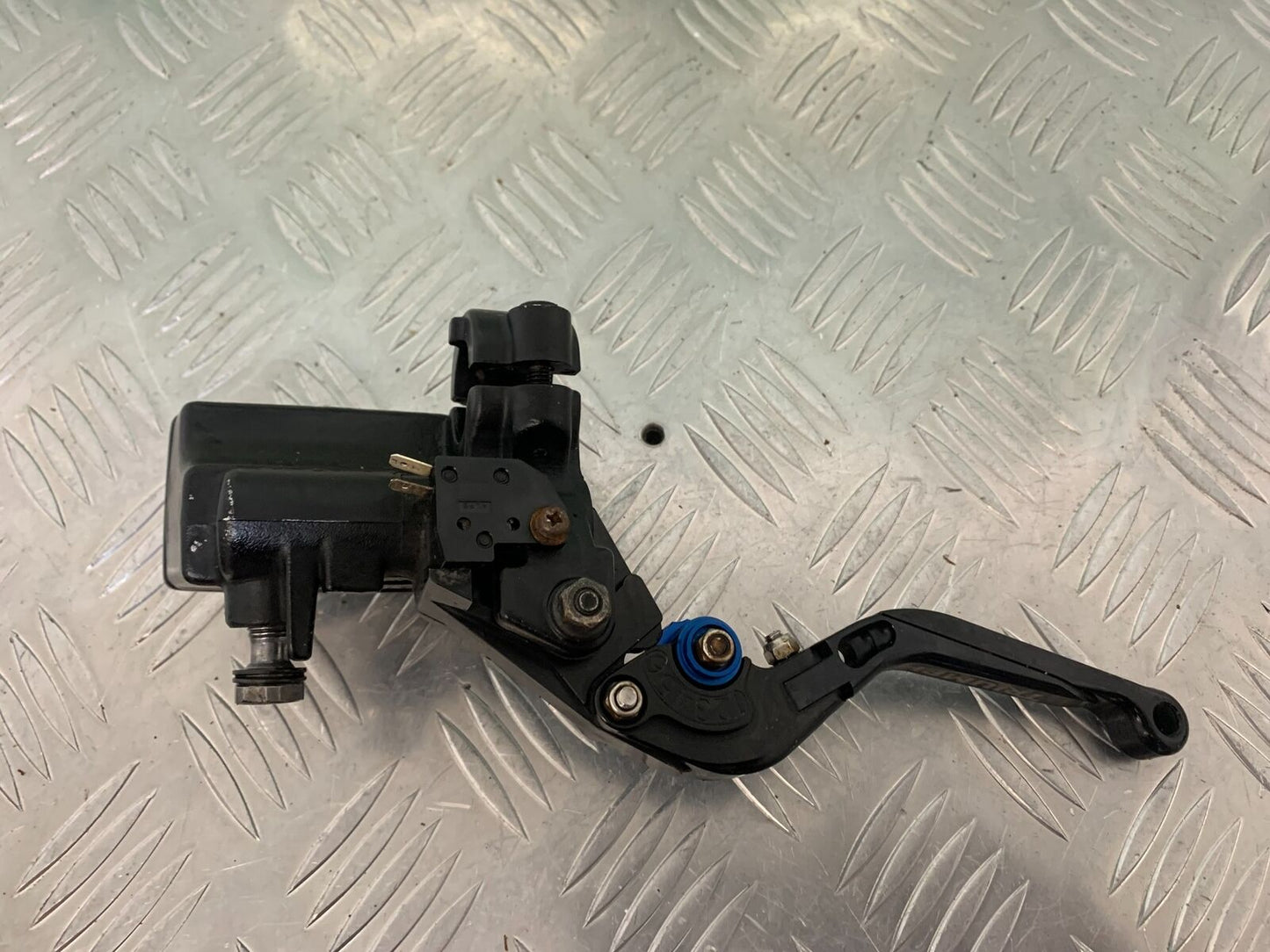 TRIUMPH 675 STREET TRIPLE FRONT MASTER CYLINDER YEAR 2008 (STOCK 984)