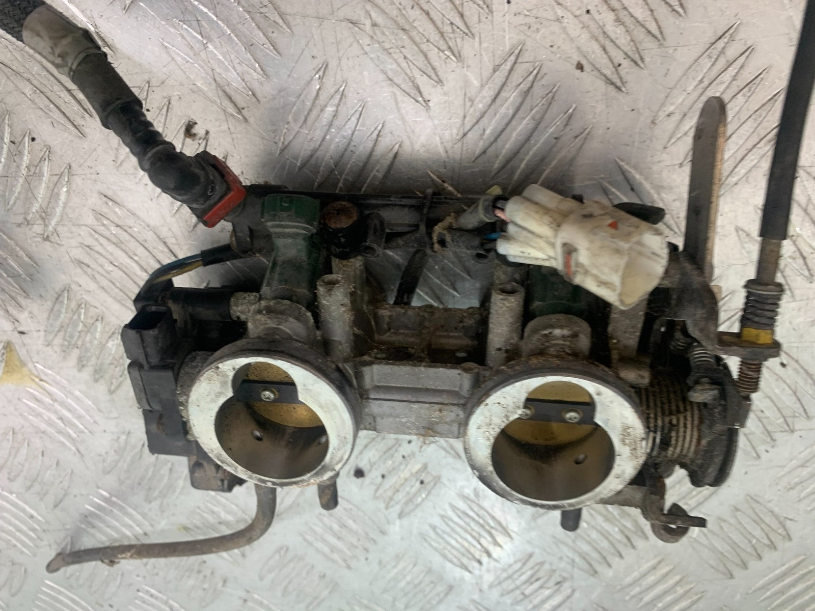 KAWASAKI ER6 F ER6F THROTTLE BODIES  (SOLD AS PARTS)   YEAR 2005-2008 (CMB1277)