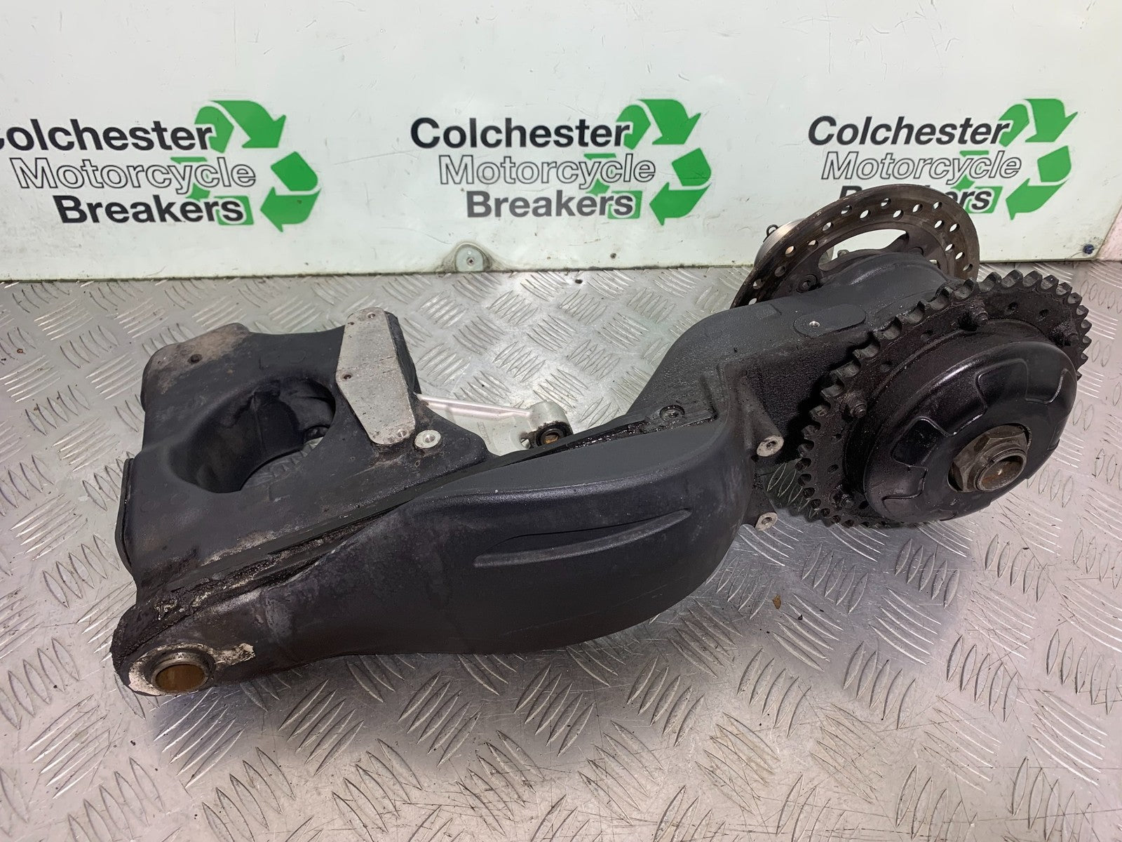 TRIUMPH SPEED TRIPLE R 1050 SWINGARM   2009 (CMB1183)