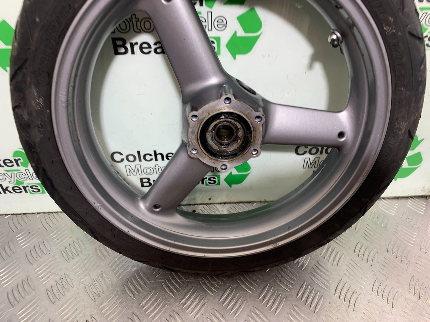 TRIUMPH 955i SPRINT ST FRONT WHEEL  YEAR 1999-04 (CMB1230)
