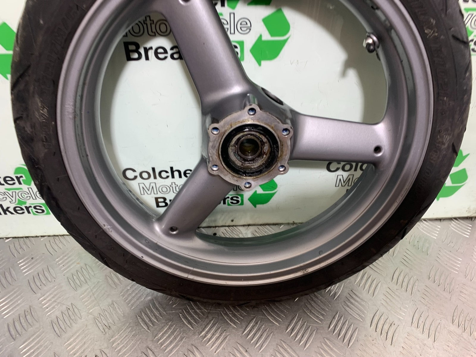 TRIUMPH 955i SPRINT ST FRONT WHEEL  YEAR 1999-04 (CMB1230)