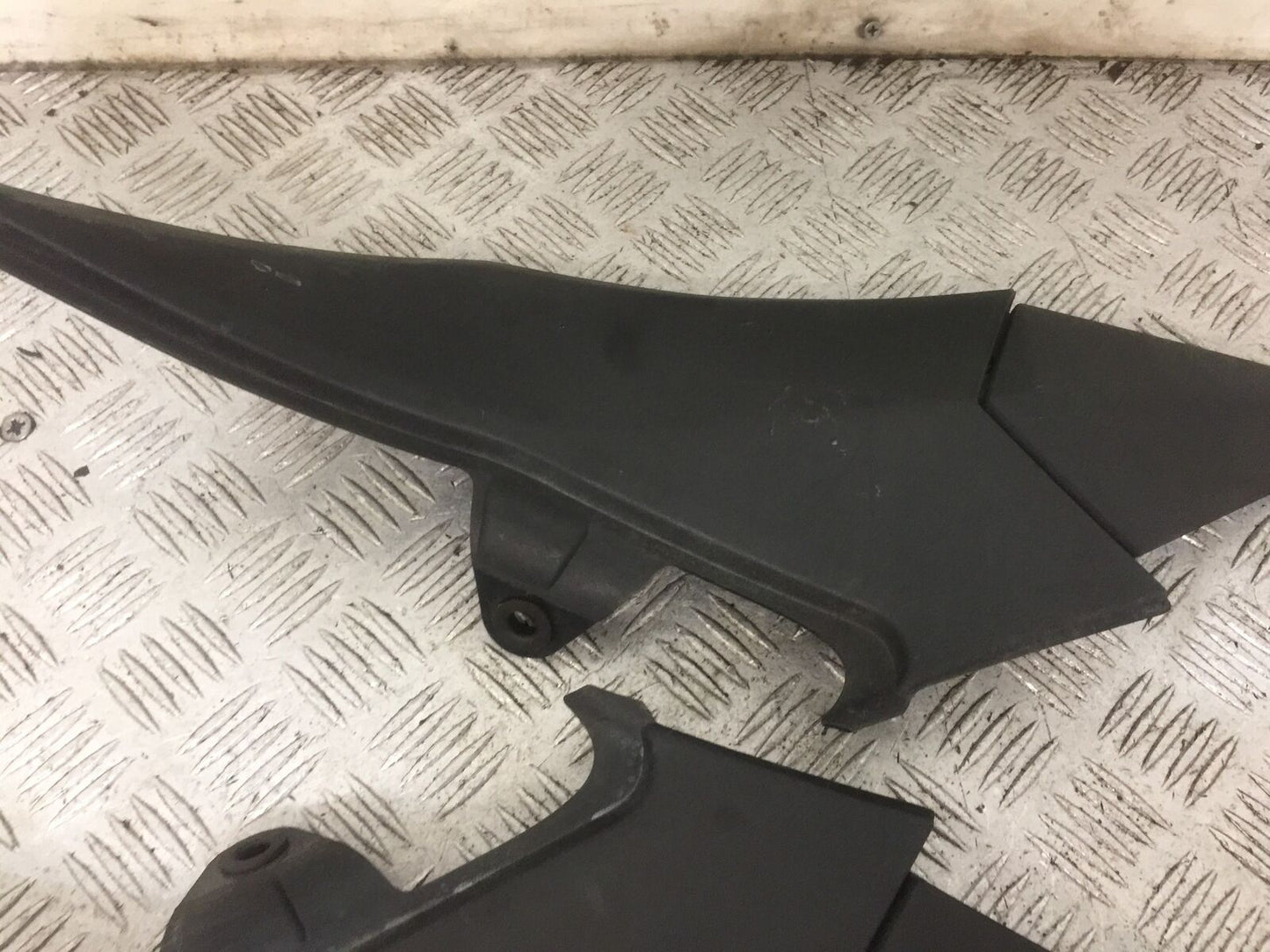 KAWASAKI Z800 Z 800 LEFT AND RIGHT SIDE INFILLS  YEAR 2015  (STOCK 874)