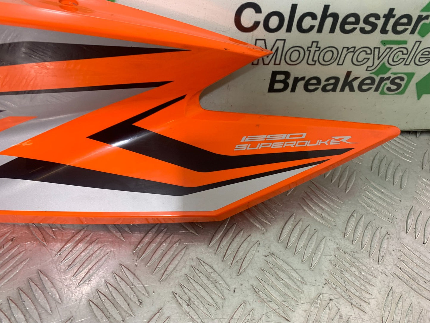 KTM 1290 SUPER DUKE R RIGHT FAIRING PANEL  YEAR 2020-2024 (CMB1272)