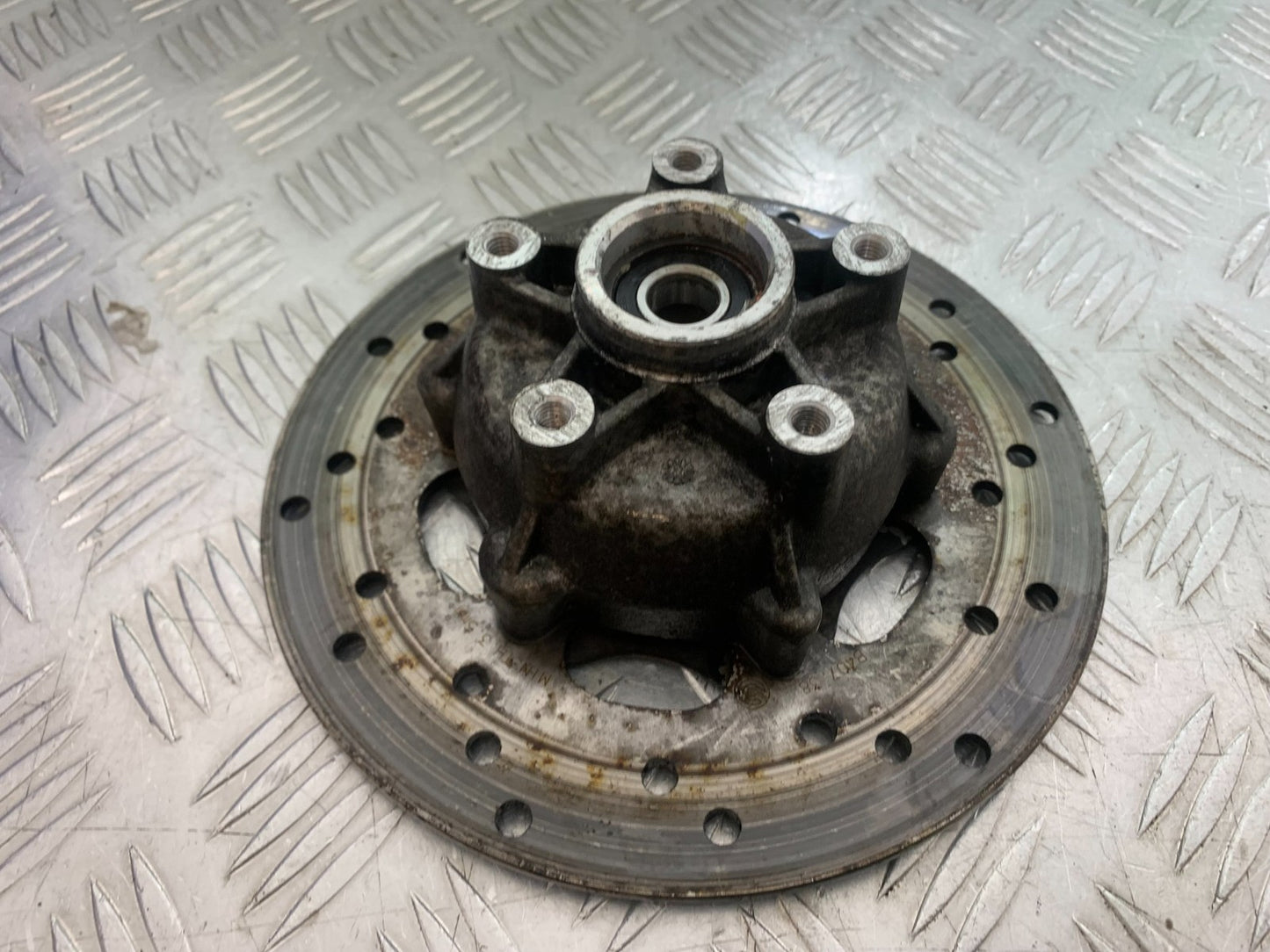 PIAGGIO VESPA GTS 125 FRONT DISC AND HUB  YEAR 2009-2014  (CMB1261)