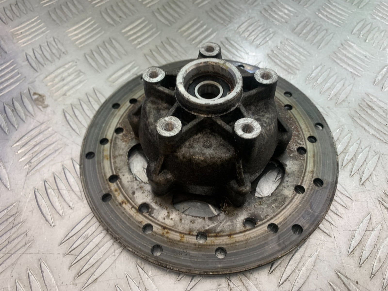 PIAGGIO VESPA GTS 125 FRONT DISC AND HUB  YEAR 2009-2014  (CMB1261)
